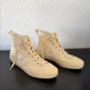 Veja Cream High-Tops